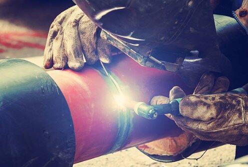 Pipeline Welding Requires a Durable Machine.jpg